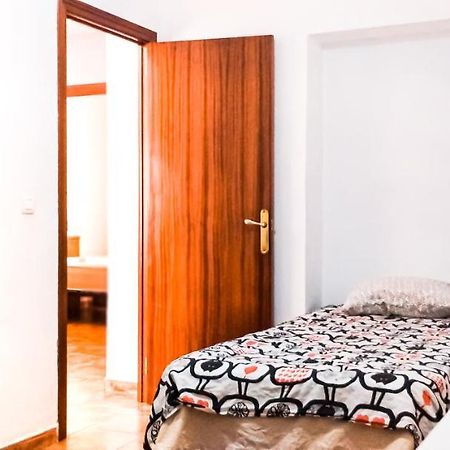 Room In Malaga Center, Homestay "Window To Road" - Habitacion En Apartamento, Ventana A La Careterra! Εξωτερικό φωτογραφία