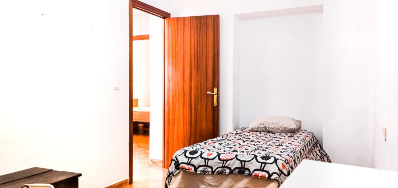 Room In Malaga Center, Homestay "Window To Road" - Habitacion En Apartamento, Ventana A La Careterra! Εξωτερικό φωτογραφία