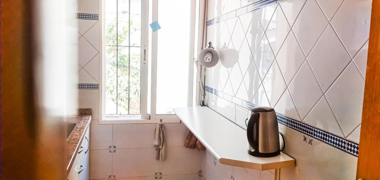Room In Malaga Center, Homestay "Window To Road" - Habitacion En Apartamento, Ventana A La Careterra! Εξωτερικό φωτογραφία