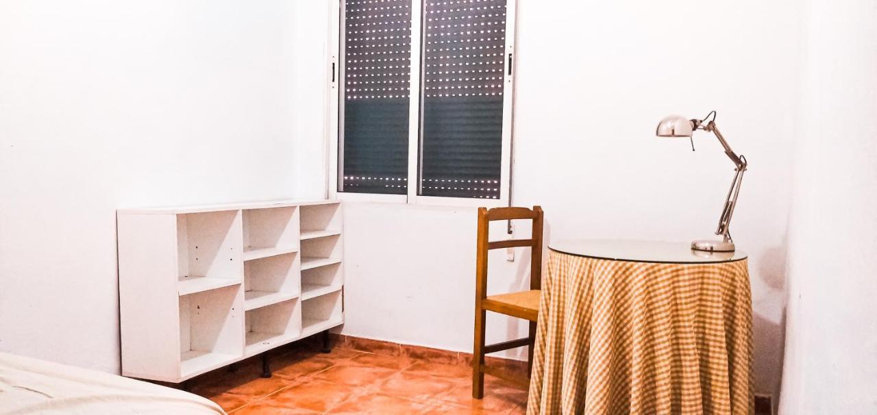 Room In Malaga Center, Homestay "Window To Road" - Habitacion En Apartamento, Ventana A La Careterra! Εξωτερικό φωτογραφία