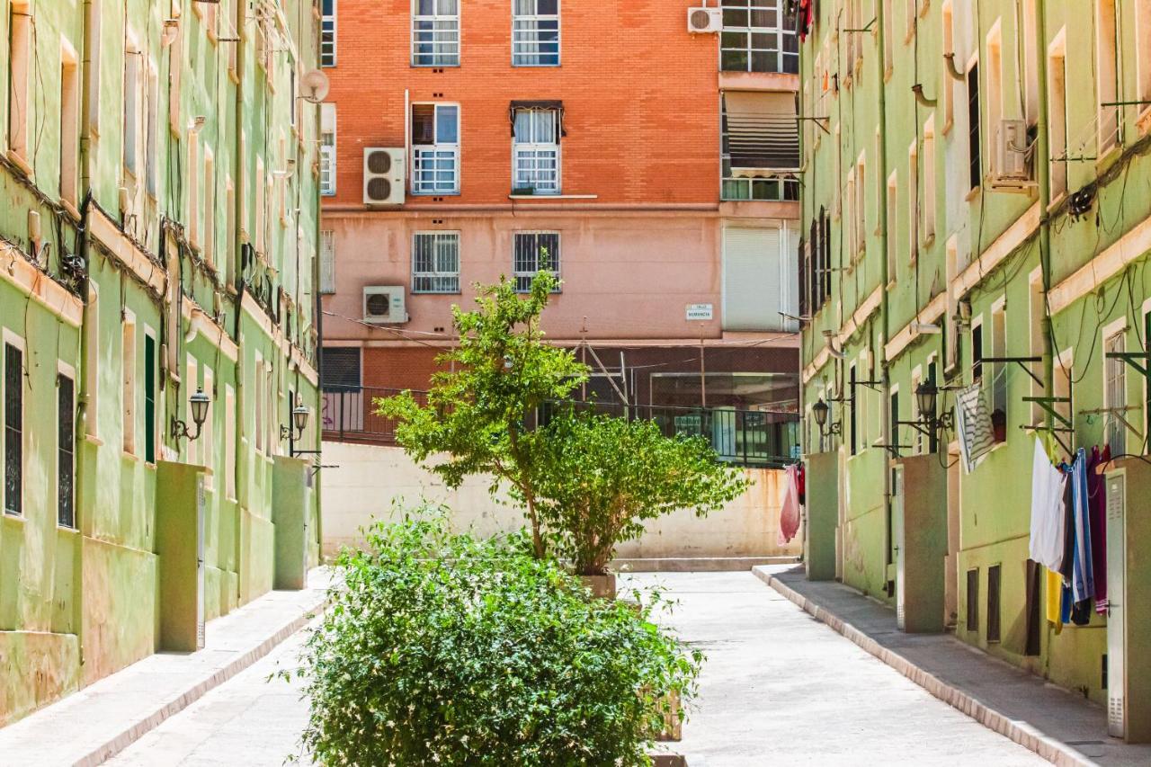 Room In Malaga Center, Homestay "Window To Road" - Habitacion En Apartamento, Ventana A La Careterra! Εξωτερικό φωτογραφία