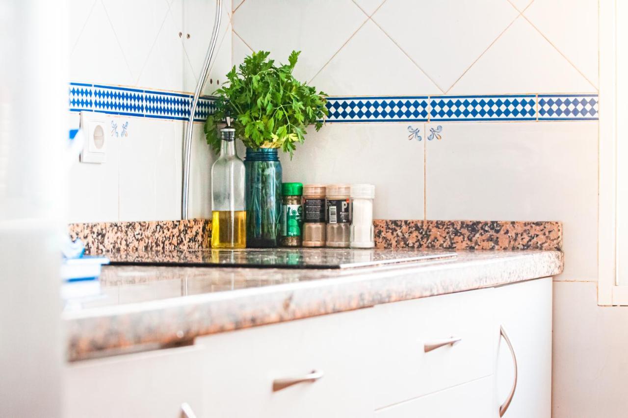 Room In Malaga Center, Homestay "Window To Road" - Habitacion En Apartamento, Ventana A La Careterra! Εξωτερικό φωτογραφία